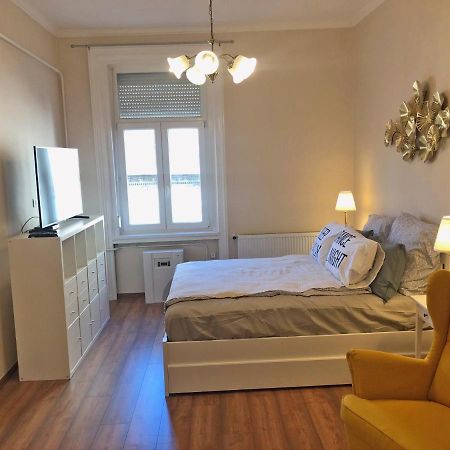 Modern Comfort In Historical Budapest Exterior photo