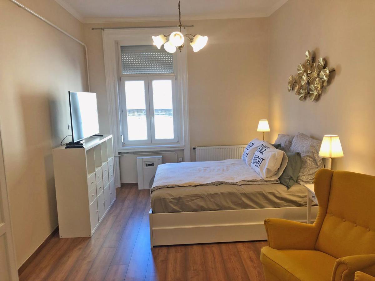Modern Comfort In Historical Budapest Exterior photo